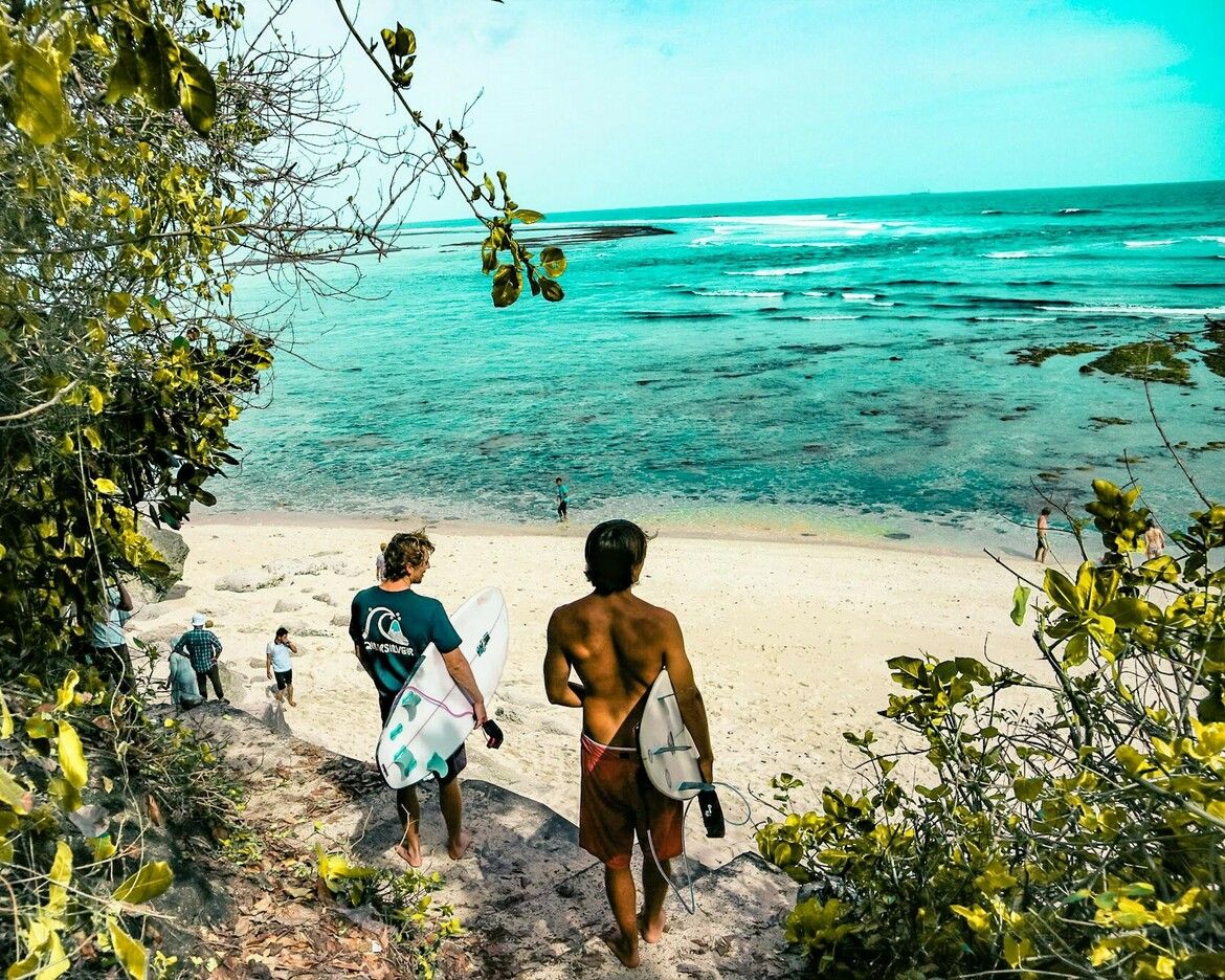 Die Surfer Frisur Life is better at the beach BellAffair
