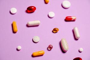 Vitaminpräparate für Haarwachstum gibt es in den verschiedensten Formen.