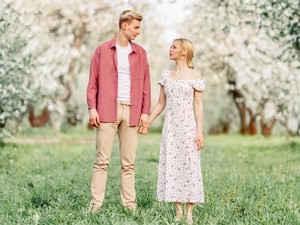 Barbie Blond bei Mann und Frau Barbie Blond bei Mann und Frau