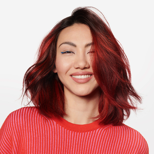 Model mit rot gefärbten Haaren Die Produktvielfalt Wella Invigo Color Brilliance